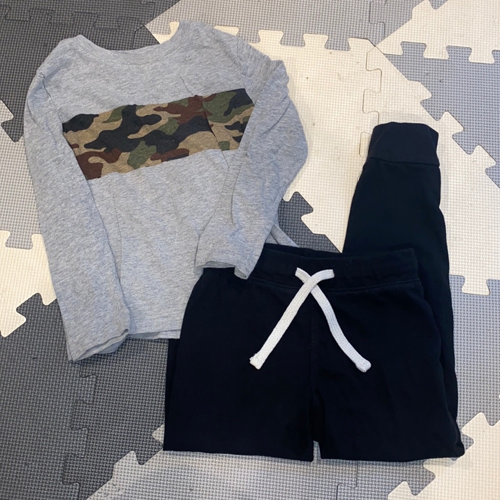Old Navy 5T outfit like new